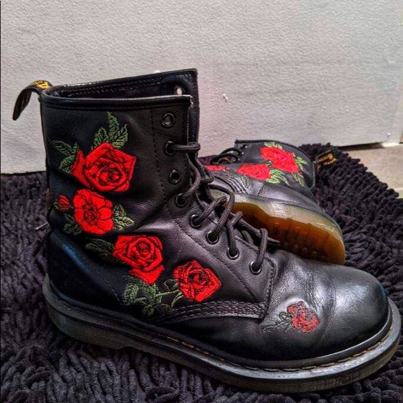 Dr. Martens Laced Boots Embroidered with Roses - Picture 1 of 5